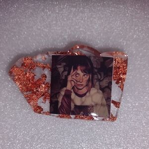 STRANGER THINGS 5 ROBIN BUCKLEY DESIGNER ART COPPER LEAF PIN